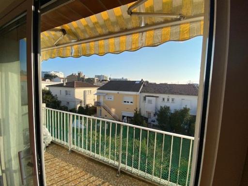 Appartement T3 Royan, proche de la plage, balcon, dernière étage, cuisine équipée, parking facile - FR-1-494-124 - Housity