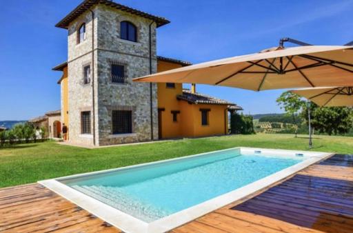 Spacious villa with pool in Montecampano 250 m² - Housity