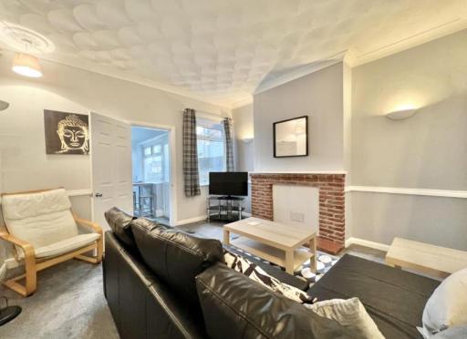 Beautifully Renovated 4 Bedroom House in Goole - Housity