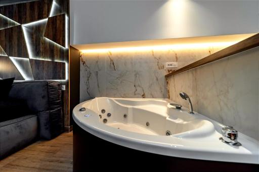 Dark Nest 1 - Housity