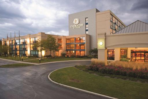 DoubleTree by Hilton Chicago - Arlington Heights - Housity