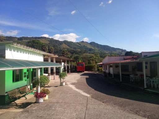 Servituristicos La Esmeralda - Housity