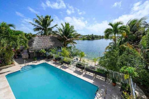 Lakefront Duplex with Pool between Miami & Florida Keys 4 Bedroom 2 Bathroom - Housity
