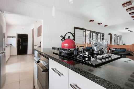 Spacious 4 bedroom hideout sanctuary with pool - Housity