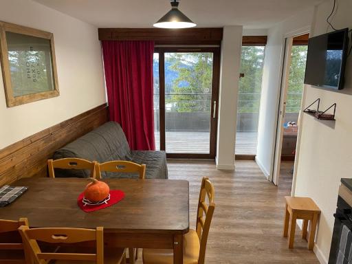 RTR - Appartement rénové avec belle vue montagne - Housity