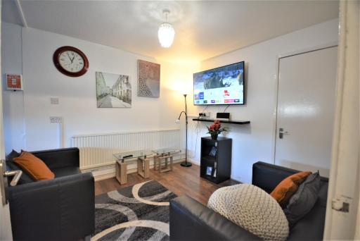2 Bedroom Apartment Near Excel Exhibition Centre London - Housity