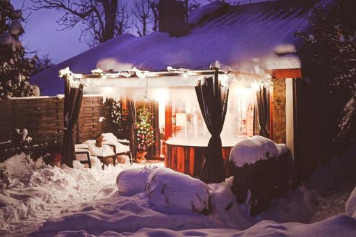 STRÓŻÓWKA SKI&SPA Domek nad rzeką z ogrodem i jacuzzi,narty. - Housity