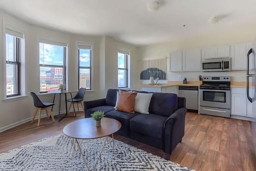 Perfect 1BR In Prime Location & View of Stadiums - Housity