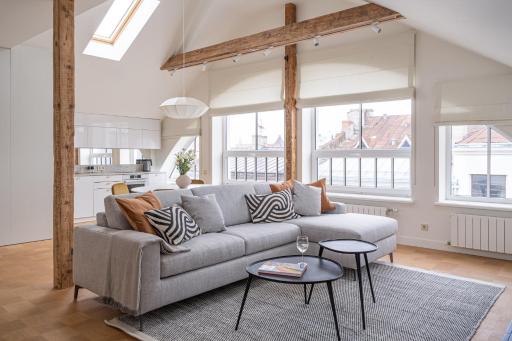 Bright Designer Apartment In City Centre - Housity