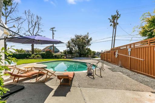 @ Marbella Lane - Cozy 3BR Lakeview Home with Pool - Housity