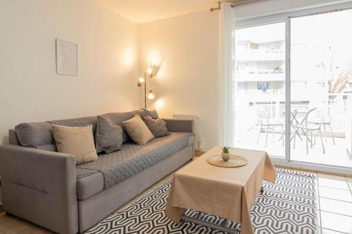 ZenBNB / Le Divino / 4 Pers. / Proche Tram - Housity