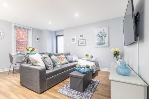 Newly Renovated 1BR Apartment Unit! - Housity
