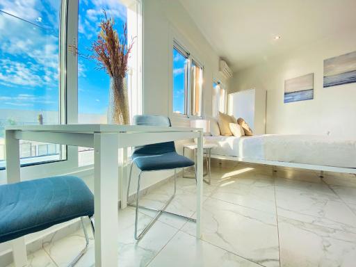 Phaedrus Living : Luxury Flat Lighthouse 75 - Housity