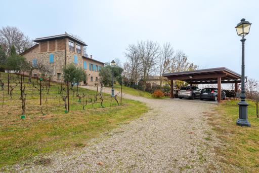 Breathtaking villa with Parking&Garden - Housity