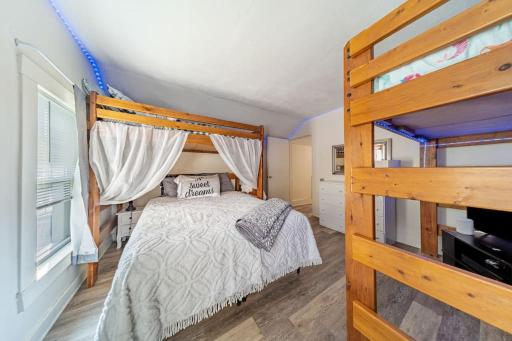 Cottage in the Falls, 2 b, 2 bath, fireplace - Housity