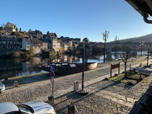 Maison en pierre sur les Quais de la Dordogne - Housity