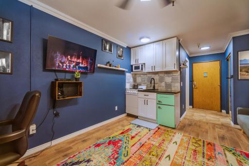 Centrally Located Studio - Housity