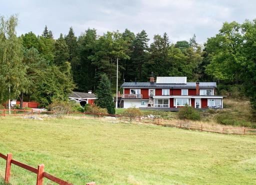 Spacious holiday home with sea view in Vaxholm - Housity