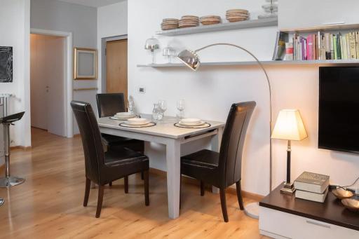 [TridentHome] 5 min from station & free Wifi - Housity