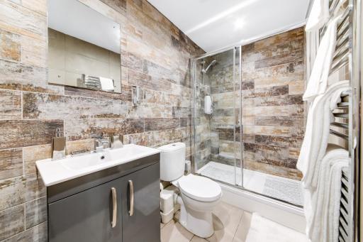 ReGina Lodge Bradford - Housity