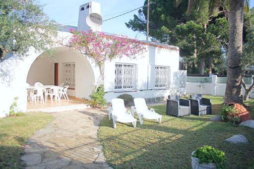 Charming seafront villa - Housity