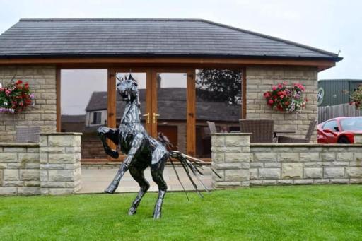 Prancing Horse Cottage - Housity