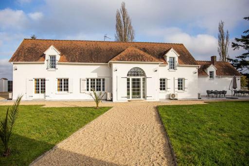 Charmante Maison de 240 m2 avec bâtisse supplémentaire indépendante - Housity