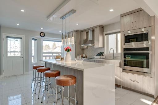 Rare Find fully renovated 6 bedroom 3 bath and both levels - Housity