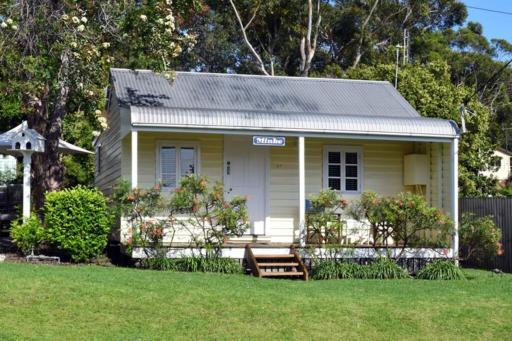Minke Whalers Cottage circa 1926 Hyams Beach - Housity