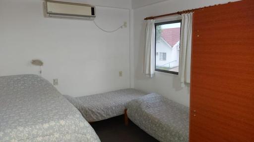 ALOJAMIENTOS CHAJARÍ (dentro de Parque Termal) - Housity