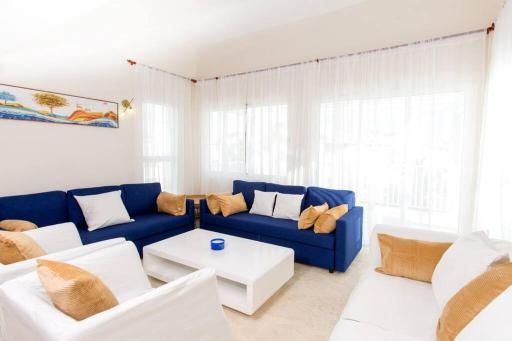 Pristine 4BR Beachfront Getaway with Pool & Rooftop - Housity