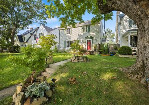 Charming 3 Bedroom House in a Quiet Neighborhood - Housity