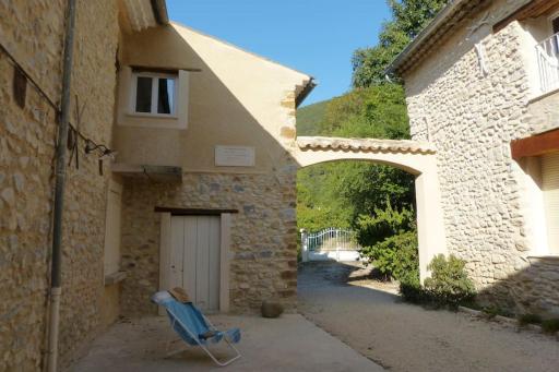 Le vieux Moulin du Rieu: MAISON + 2 STUDIOS =10prs - Housity