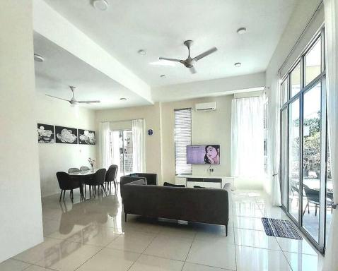 IMPIAN STAY #2 Semi Bungalow House - Housity