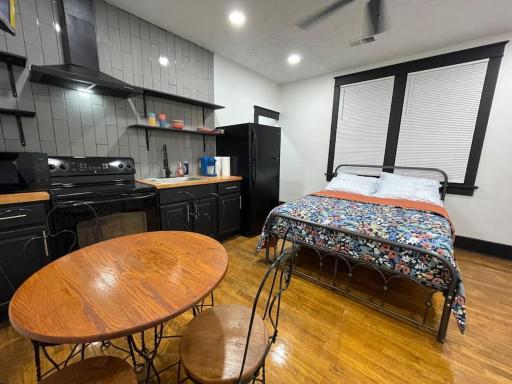 First Class Studio - Housity