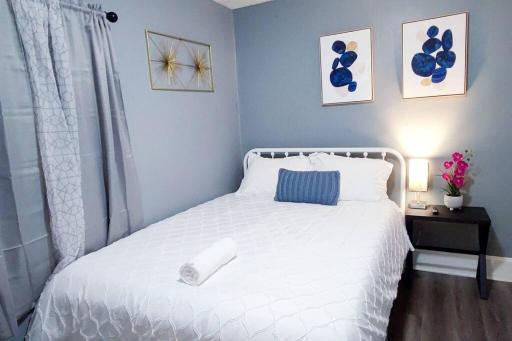 Perfect Studio 2.5 miles to Downtown Indianapolis Queen Bed - Housity