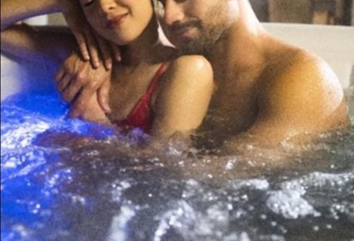 Jacuzzi Massage en Duo, bouteille de vin offerte - Housity