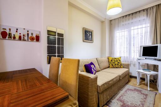 Studio Flat near Public Transportation in Sisli - Housity