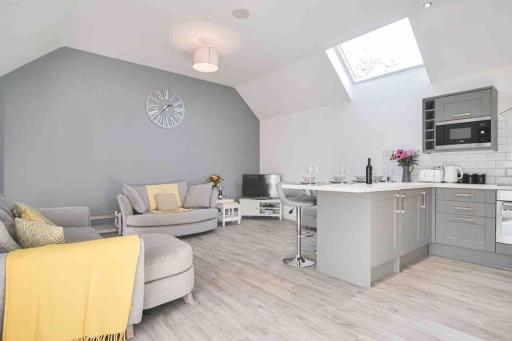 Hoxne Cottages - Poppy Cottage with private hot tub - Housity