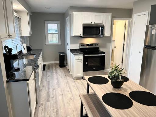 Madison on the Lake Home with Lake Erie views & Pool in Wine Country! - Housity