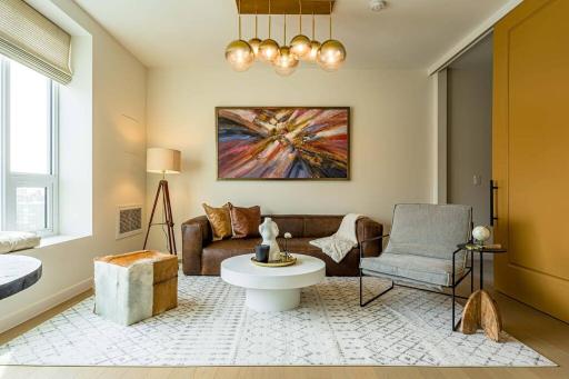 Stunning 1-BR Luxury Condo in DTLA w/ pool & gym! - Housity