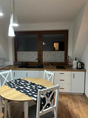 Pokój z aneksem kuchennym - Housity