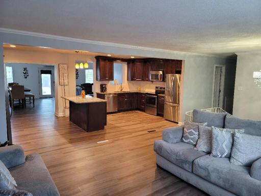 5 Bedroom 3 Bath Beautiful Home with Open Floor Plan - Housity