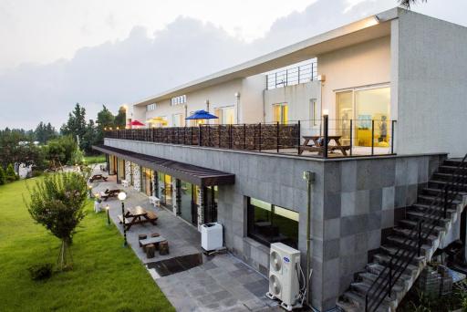 Haedenville Pension - Housity