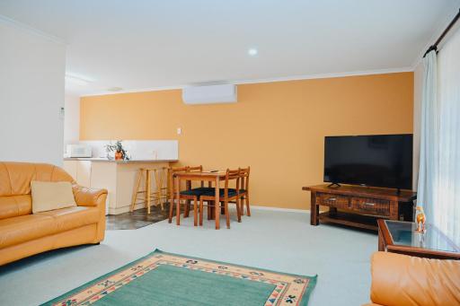 Near Murray River - A Lovely Holiday Unit in Moama - Housity