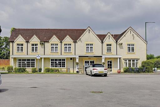 The Gables Hotel, Birmingham Airport - Housity