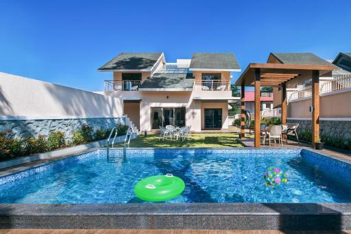 Sunshine Brooks by StayVista - Experience modern & plush interiors, A private outdoor pool,A quaint gazebo & Indoor games - Housity