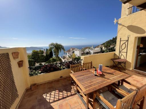 Lovely 3 bed house with communal pool and views - Housity