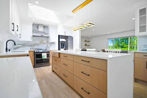 LUXURY, STUNNING & SPACIOUS SUITE in LANGLEY - Housity