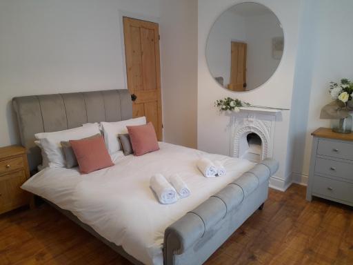 Warwick St 2 bed home city center - Housity